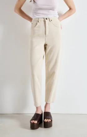 Damen-Jeans im Carrot-Schnitt von Tineborow Artikelnummer: TINE11AH26