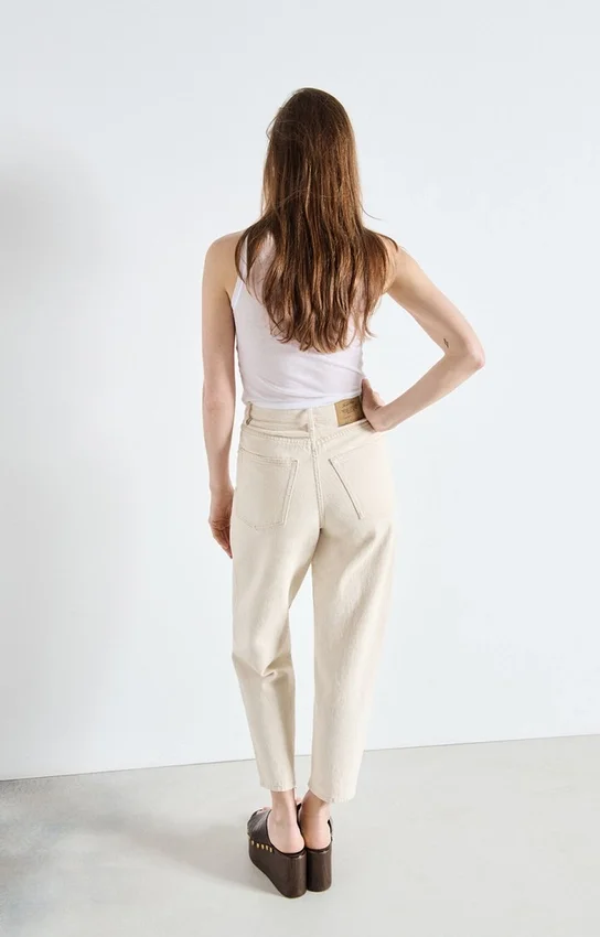 Damen-Jeans im Carrot-Schnitt von Tineborow Artikelnummer: TINE11AH26