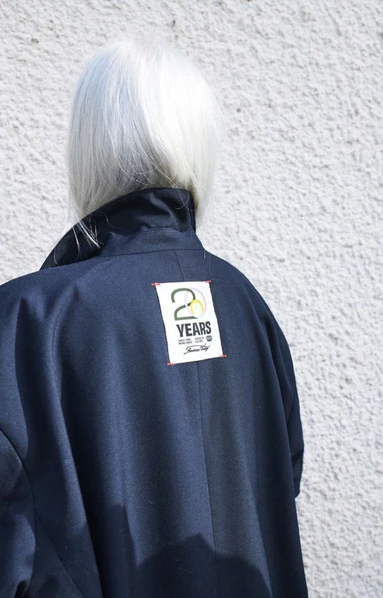 Unisex-Blazer Ayani – 20 Jahre Artikelnummer: AYA15A20H26